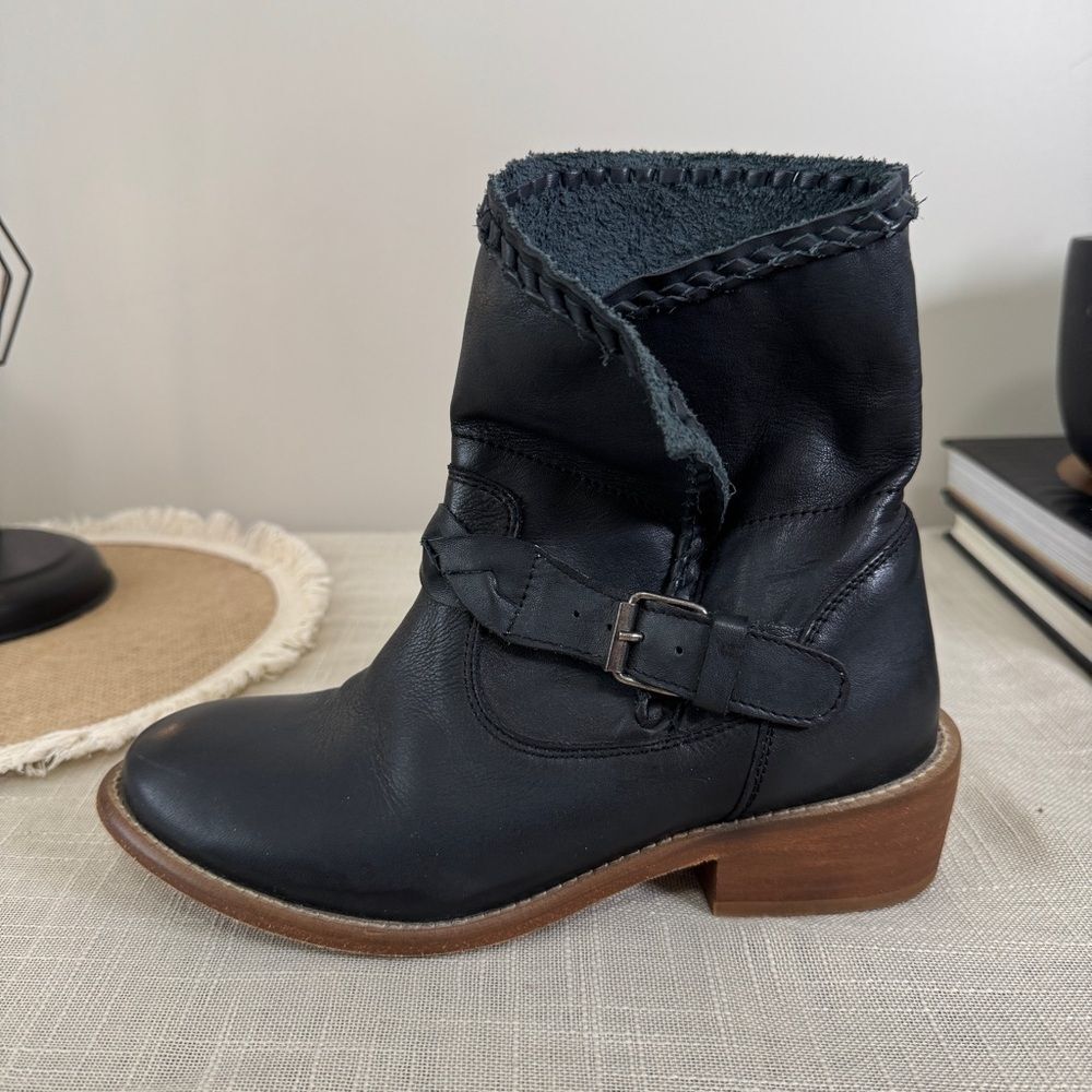Anthropologie Musse & Cloud Dark Gray Genuine Leather Ankle Boots. Size 6